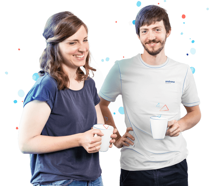 Softwareentwicklerin und Softwareentwickler mit Kaffeetassen